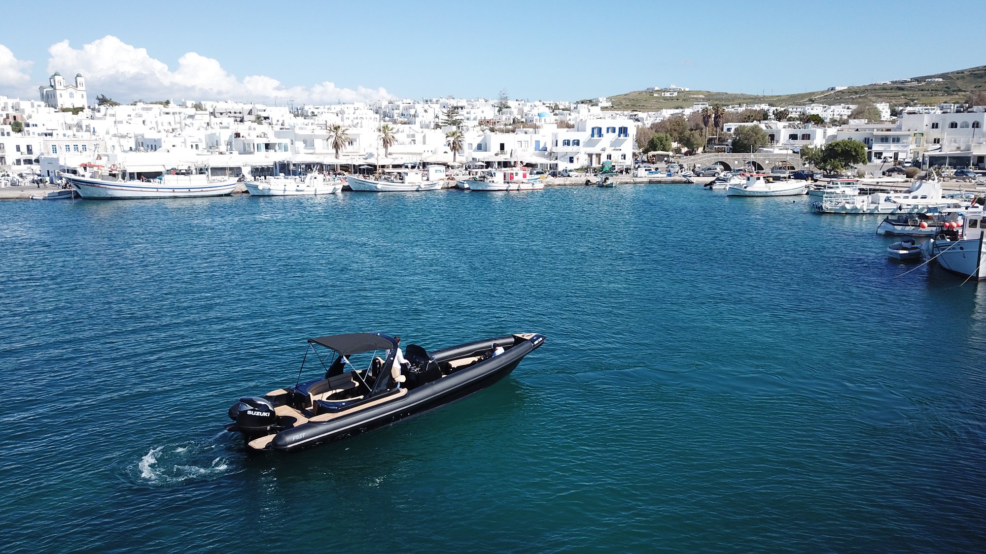 Rent a private boat in Paros - The advantages of renting a private boat in Paros